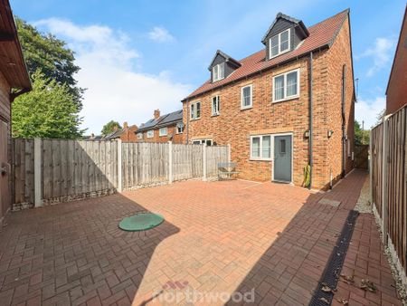 4 bedroom semi-detached house to rent - Photo 4