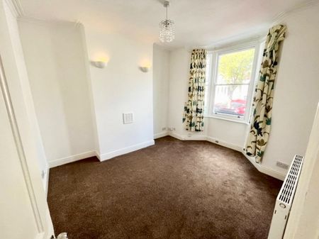 3 Bed Terraced House, Dundee Road, SE25 - Photo 4