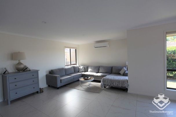 Waterfront house for rent - Photo 1