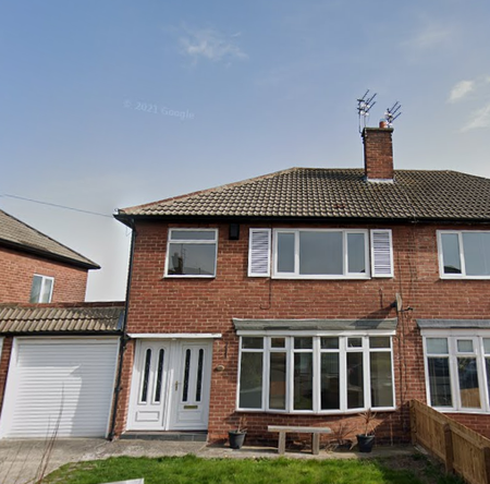 3 bedroom semi-detached house to rent - Photo 5