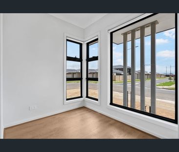 11 Blackscroft Rd, Thornhill Park, Vic 3335 - Photo 3