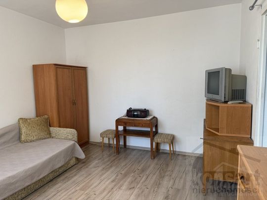 Kawalerka z balkonem w bloku z windą - Фото 1