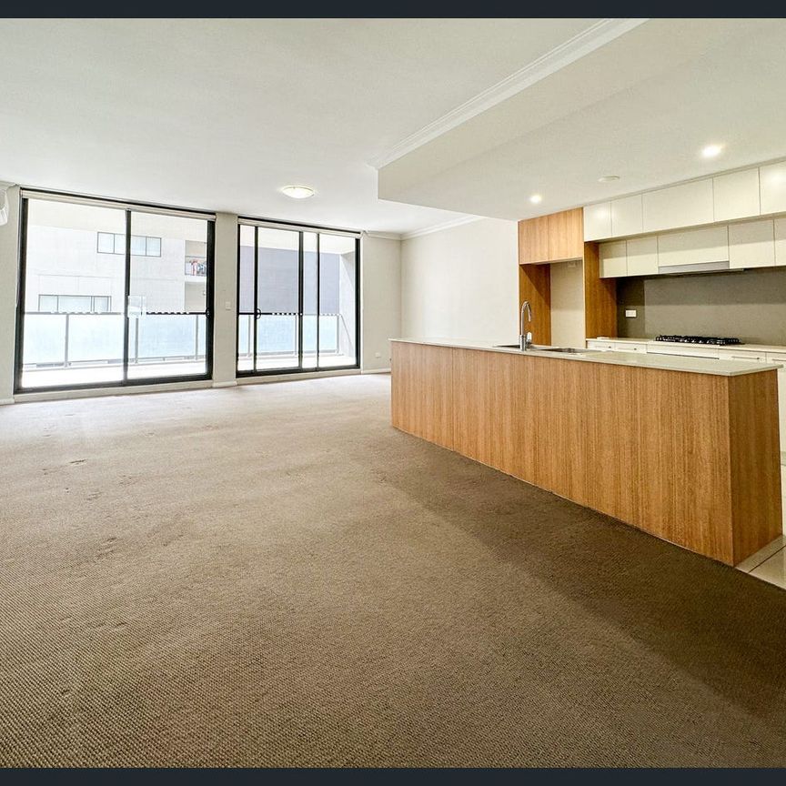 Spacious Modern Apartment with Resort-Style Facilities - Photo 1