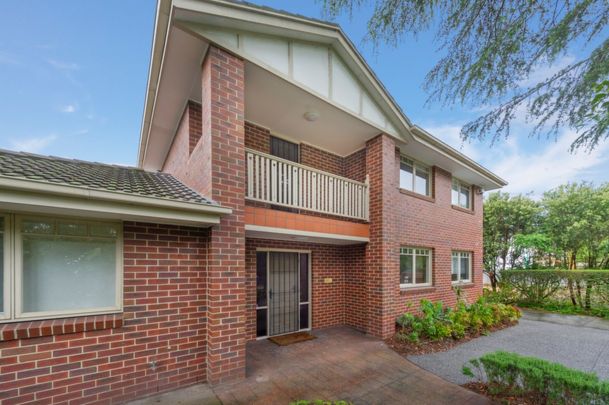 Brilliant Townhouse Well Positioned Opposite Wattle Park - Photo 1