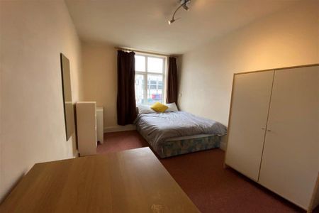 4 bedroom apartment to rent - Photo 3