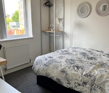 1 bedroom in a house share to rent - Photo 3