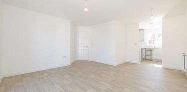 Central Boulevard, Aylesham, Canterbury, CT3 3GT, Kent - Photo 2