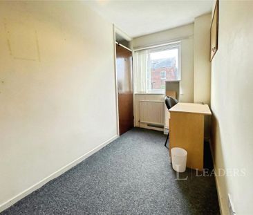 4 bedroom semi-detached house to rent - Photo 5