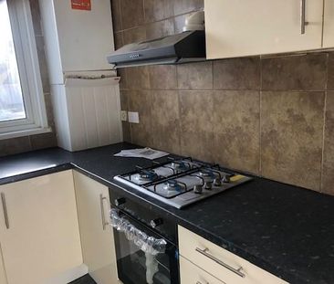 4 bedroom flat to rent - Photo 5