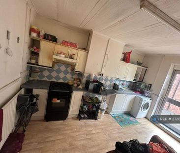 1 bedroom in a flat share to rent - Photo 6