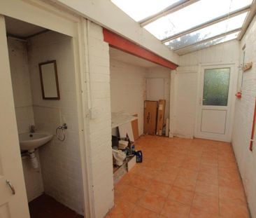 3 bedroom end of terrace house to rent - Photo 4