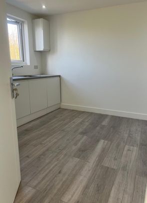 5 Bed Semi-Detached House, Hill House Road, SW16 - Photo 1