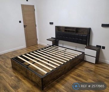 1 bedroom in a house share to rent - Photo 2