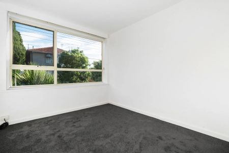 Light and Spacious One Bedroom! - Photo 2