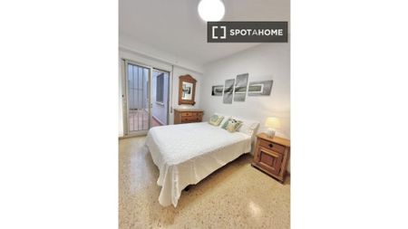 4 room luxury Flat for rent in Valencia - Photo 3