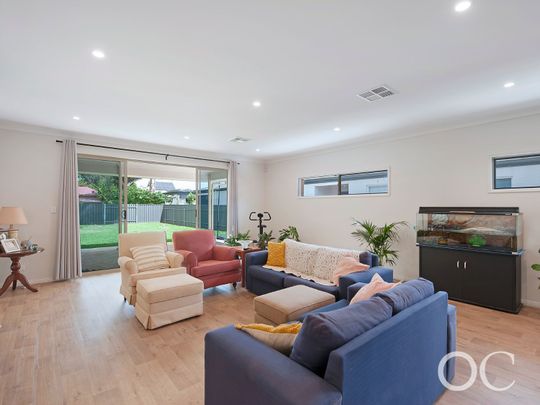 Open the Door To Substantial Family Living in Prestigious Hawthorn - Photo 1