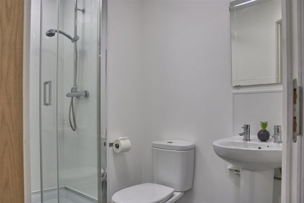 Whiteladies Road, Bristol - Photo 1