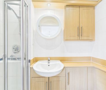 3 bedroom House in Stevenson Drive, Binfield - Photo 5