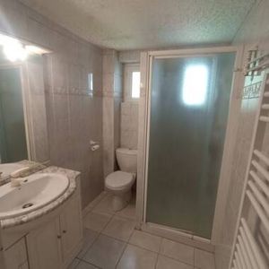 Centre - chambre avec SdB et cuisine séparéess - Photo 2