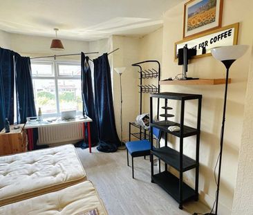 Room in a Shared House, Burgess Road, SO16 - Photo 5