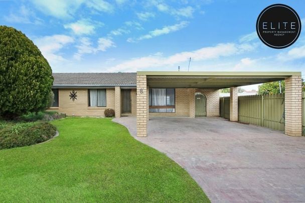 8 Renwick Court, Lavington - Photo 1