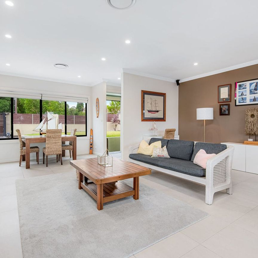 Private family entertainer with easy living appeal - Photo 1