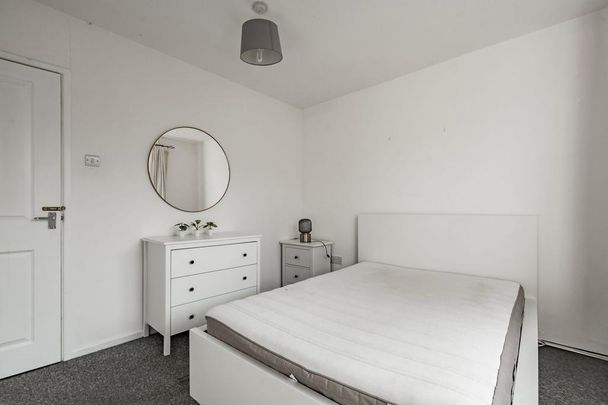 5 bedroom semi-detached house to rent - Photo 1