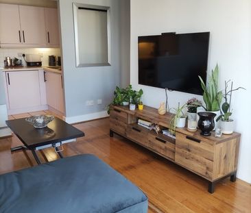 2 Bed Flat, St. Davids Square, E14 - Photo 1