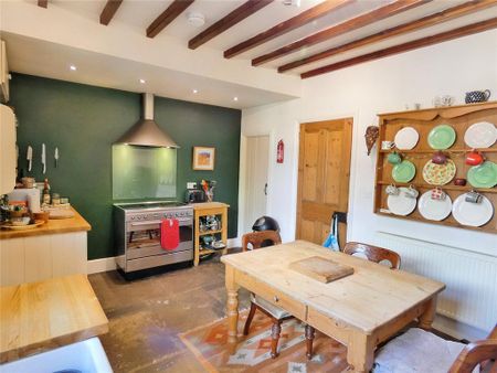 2 bedroom character property to rent - Photo 5