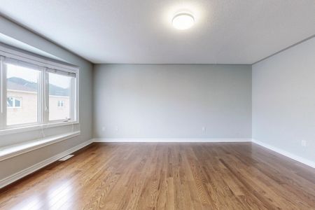 For Lease - 90 Maplebank Crescent Unit# Main, 2nd Floor, Whitchurch-Stouffville, Ontario - Photo 3