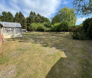 2 bedroom detached bungalow to rent - Photo 3