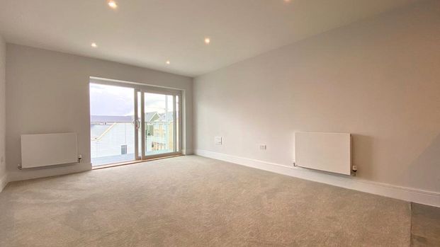 3 bedroom Flat in Sunapee Road, Reading - Photo 1