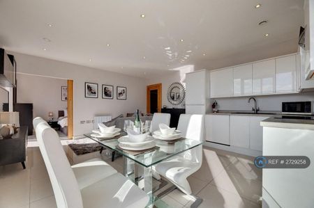 2 bedroom penthouse to rent - Photo 4