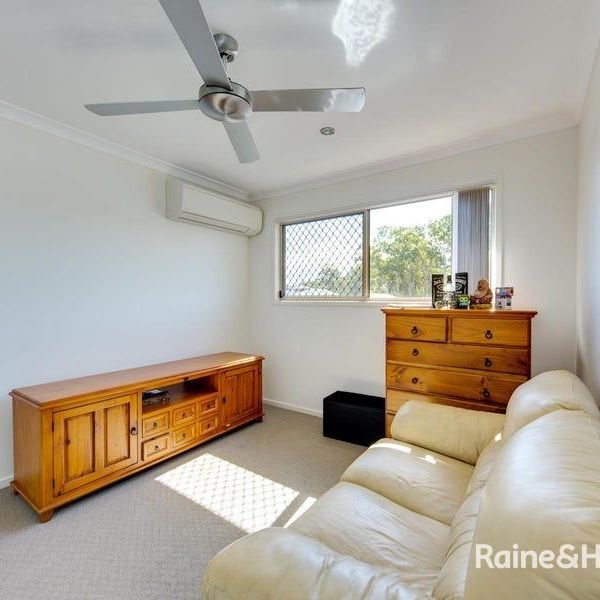 Beautifully Designed Three-Bedroom Townhouse - Photo 1