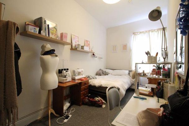 7 bedroom end of terrace house to rent - Photo 1