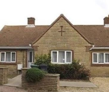 2 bedroom semi-detached bungalow to rent - Photo 1