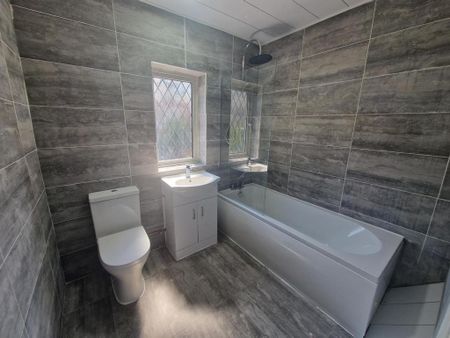 3 bedroom semi-detached house to rent - Photo 5