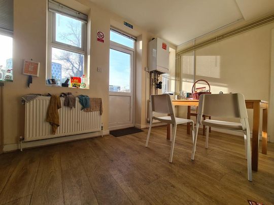 1 bedroom in a house share to rent - Photo 1