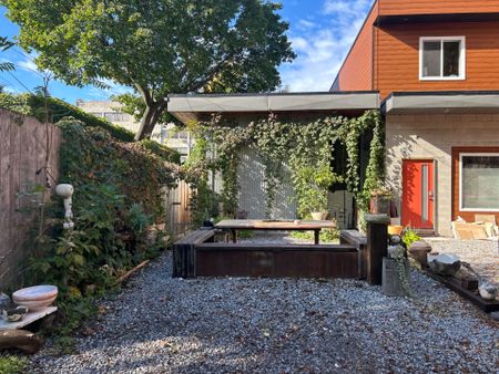 For Lease - 303 Coxwell Avenue Unit# rear workspace, Toronto, Ontario - Photo 2