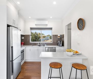 Open the Door to Stylish, Easy Living - Photo 6