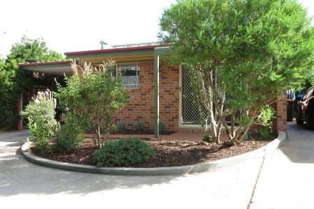 CENTRAL 2 BEDROOM UNIT! CLOSE TO TOWN! - Photo 3