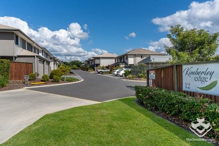 Modern 3-Bedroom Townhouse with Pool & Gym Access. Ideal Location! - Photo 2