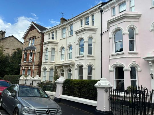 Town house to rent on - Photo 1
