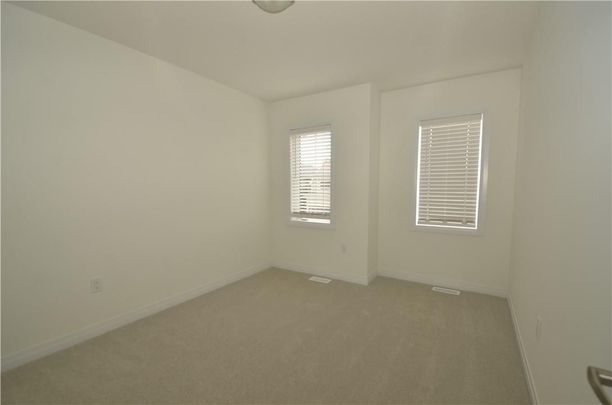 For Lease - 10 Heritage Way, Thorold, Ontario - Photo 1