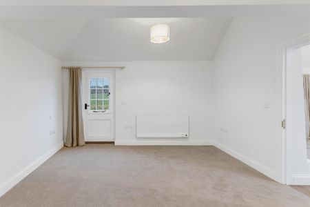 1 bedroom semi-detached house to rent - Photo 4