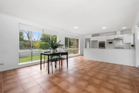 4 Perry Barr Road, Hallett Cove SA 5158 - Photo 2