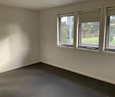 8/256 Waiora Road, Macleod - Photo 4