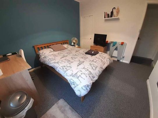 Chelmsford Street // Bed House // Aug, LN5 - Photo 1