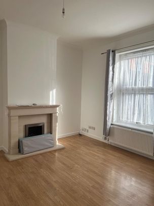 4 Bed Terraced House, Aviary Road, LS12 - Photo 1