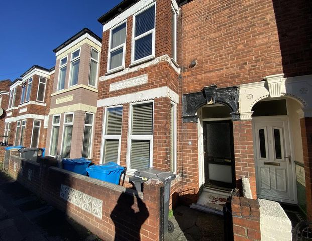 3 bedroom terraced house to rent - Photo 1